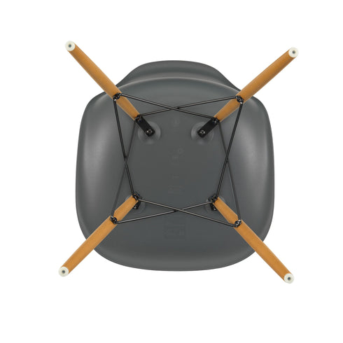 Cadeira Eames em Plástico DSW / Ácer Dourado